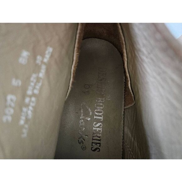 Clarks Desert Boot Series beige suede boots. Size 8. - Picture 5 of 7